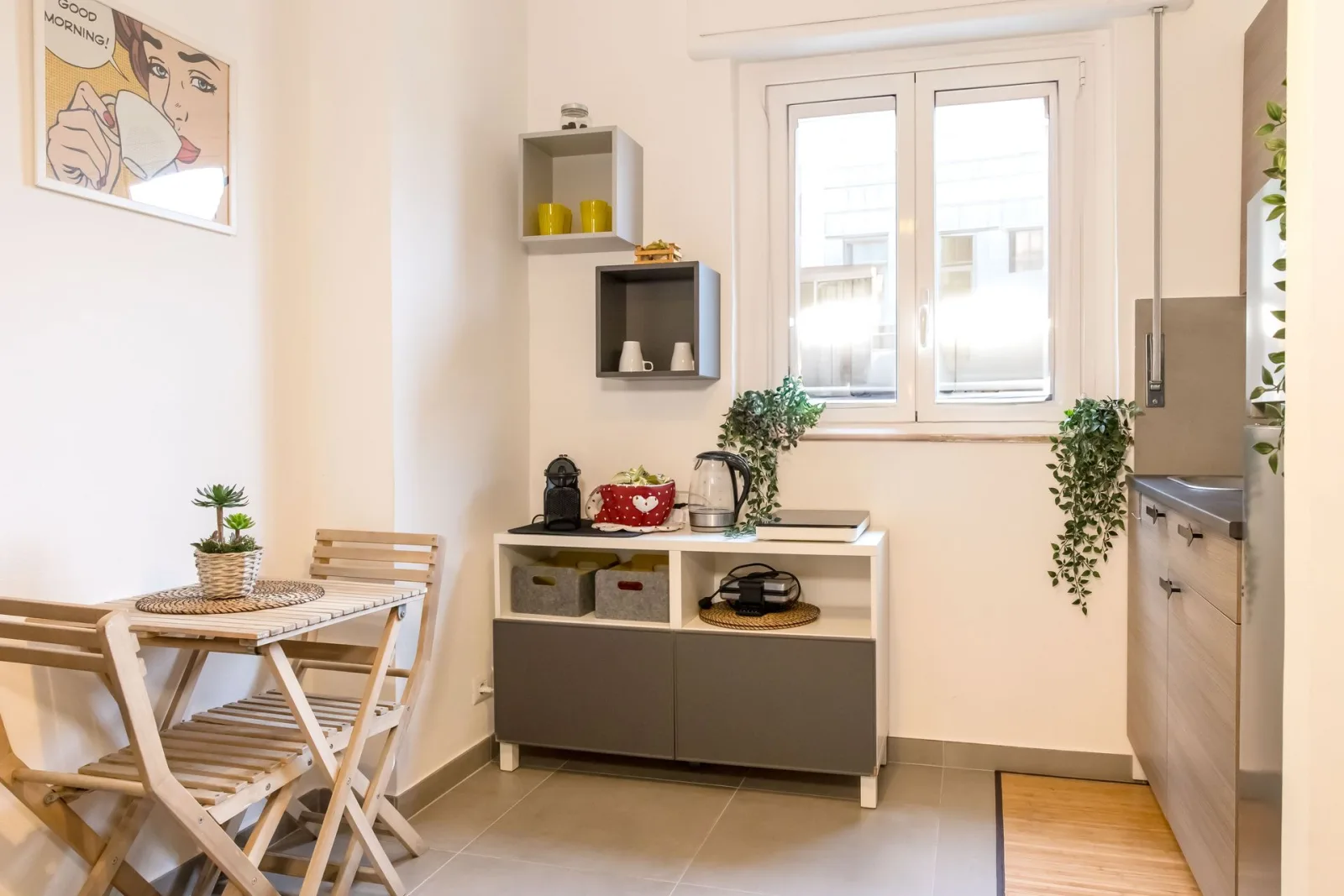 Kitchenette with bistro table